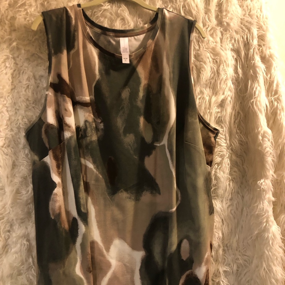 Marla Wynne Sleeveless Top. A beautiful marble variated green colors.